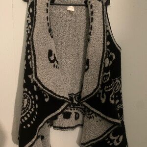 Cupio Black and Gray Patterned Women's Sweater Vest